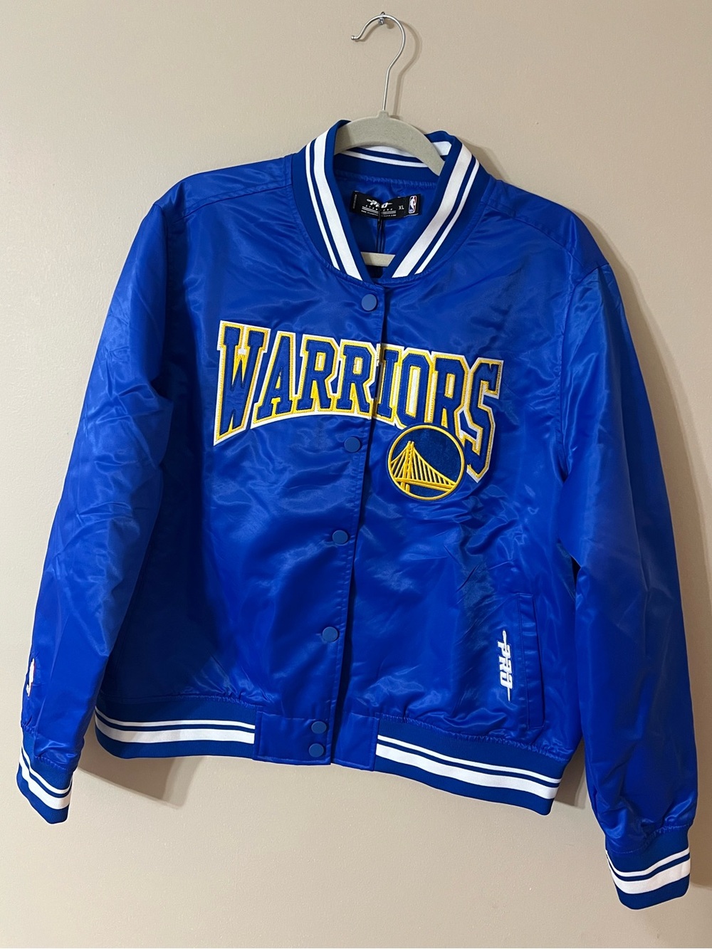 Pro Standard Women's Golden State Warriors Crest Emblem Full-Zip Satin Jacket XL